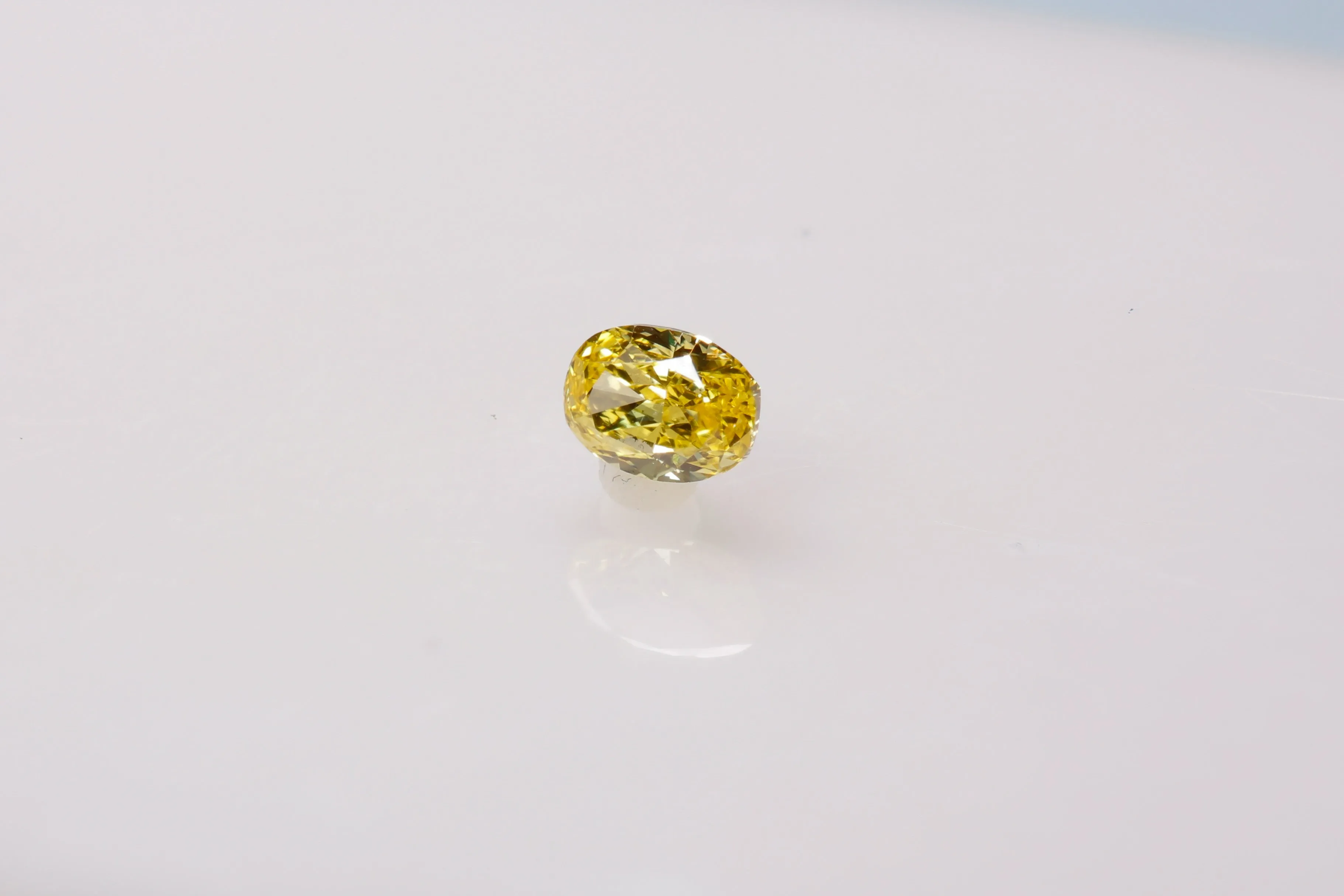 Fancy Vivid Yellow Diamond 0.58ct